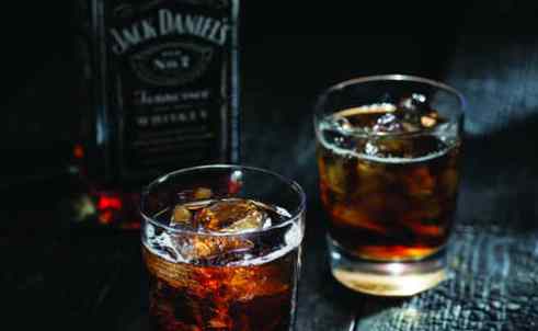 6 коктейлів, які ідеальні з віскі Jack Daniels